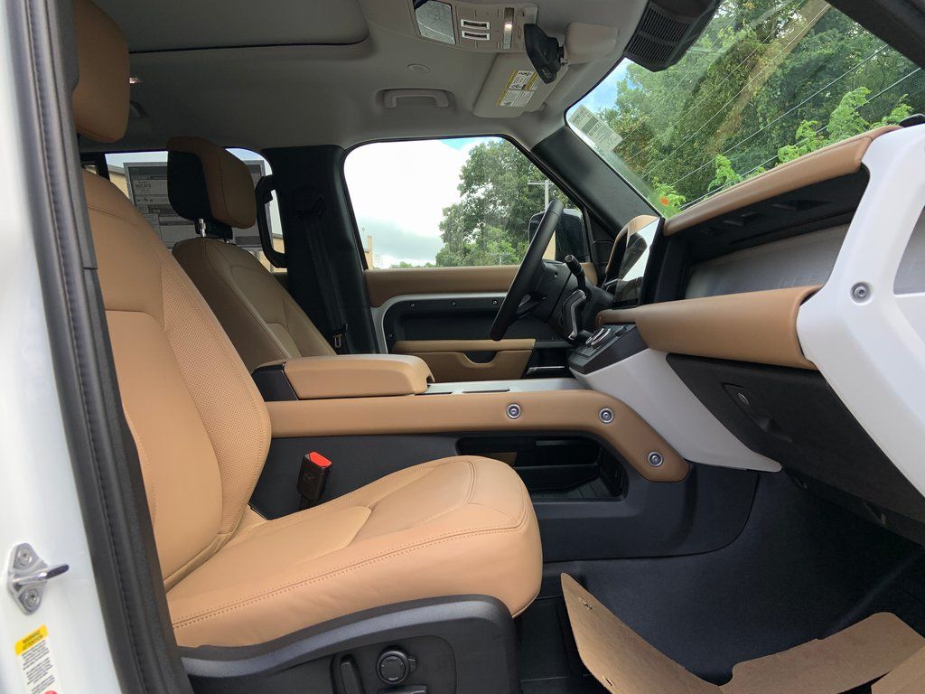 2025 Land Rover Defender 110 X-Dynamic SE photo 12
