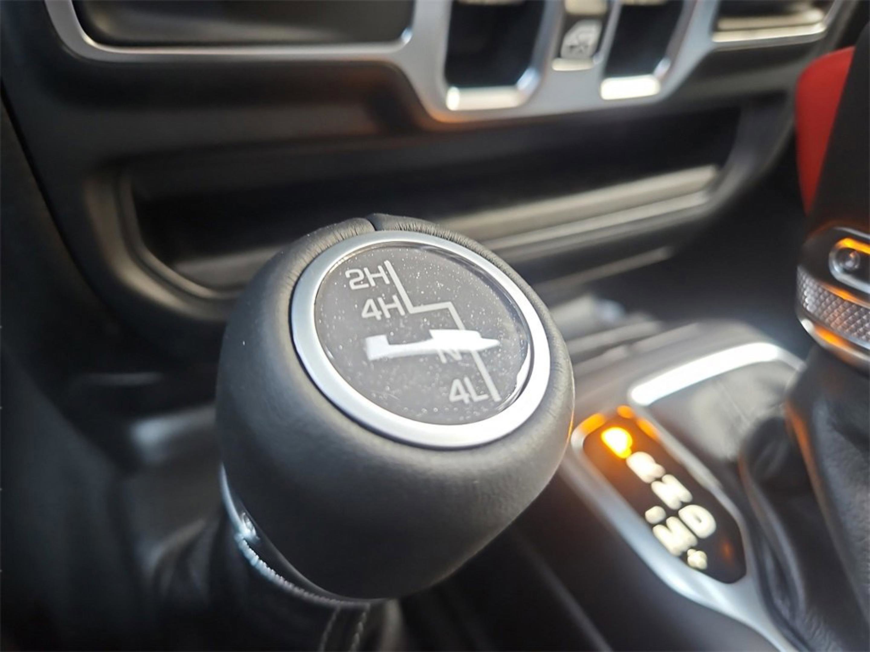 2025 Jeep Wrangler Sahara photo 22