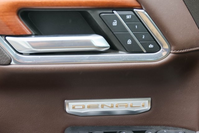 Used 2023 White GMC Denali image 13