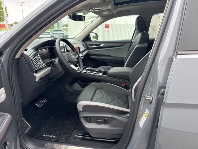 2025 Volkswagen Atlas Peak Edition SE photo 8