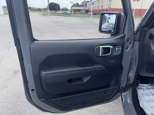 2023 Jeep Wrangler Sahara photo 13