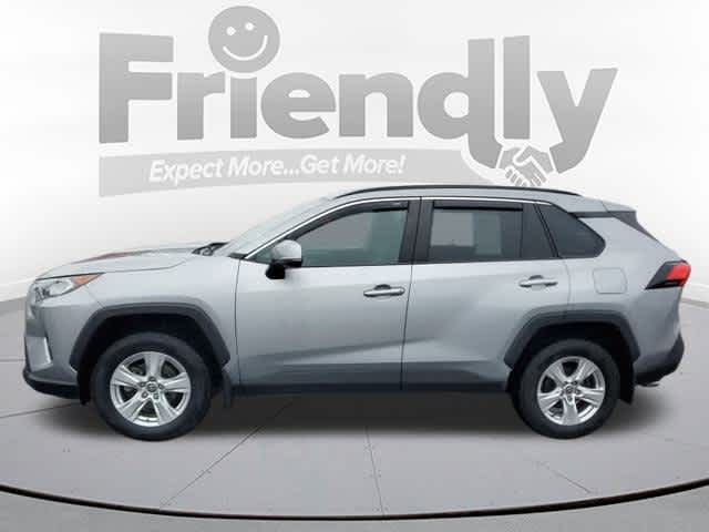 Used 2021 Toyota RAV4 XLE with VIN 2T3P1RFV4MW229558 for sale in Kansas City