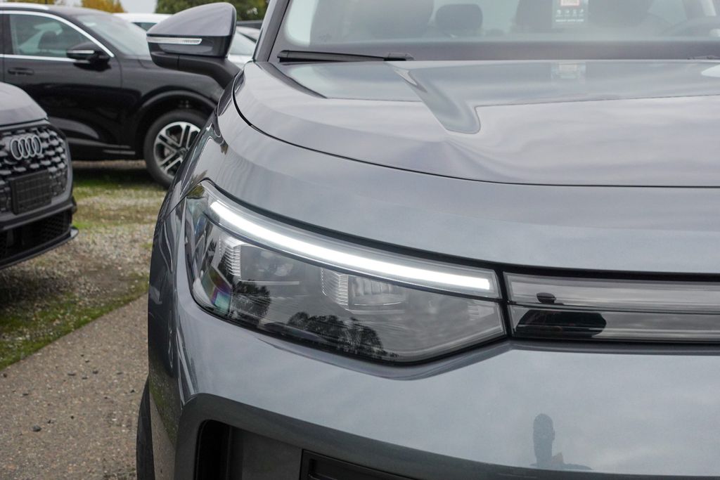 2026 Volkswagen Tiguan S photo 3