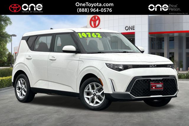 2023 Kia Soul LX's photo