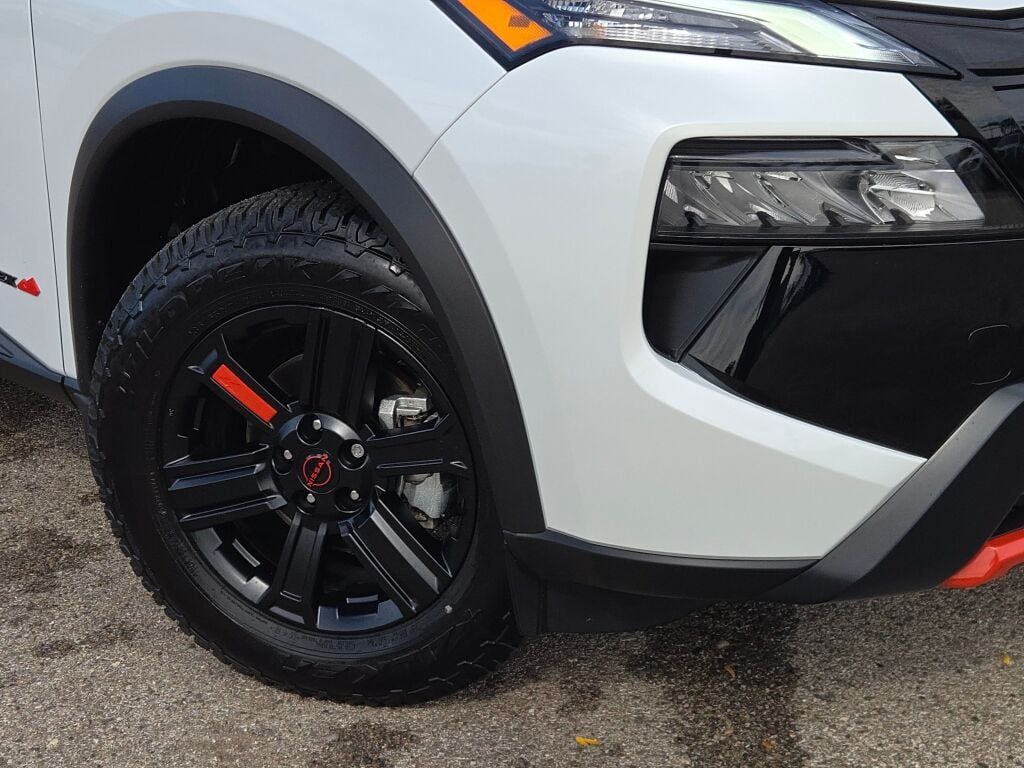2025 Nissan Rogue SV photo 3