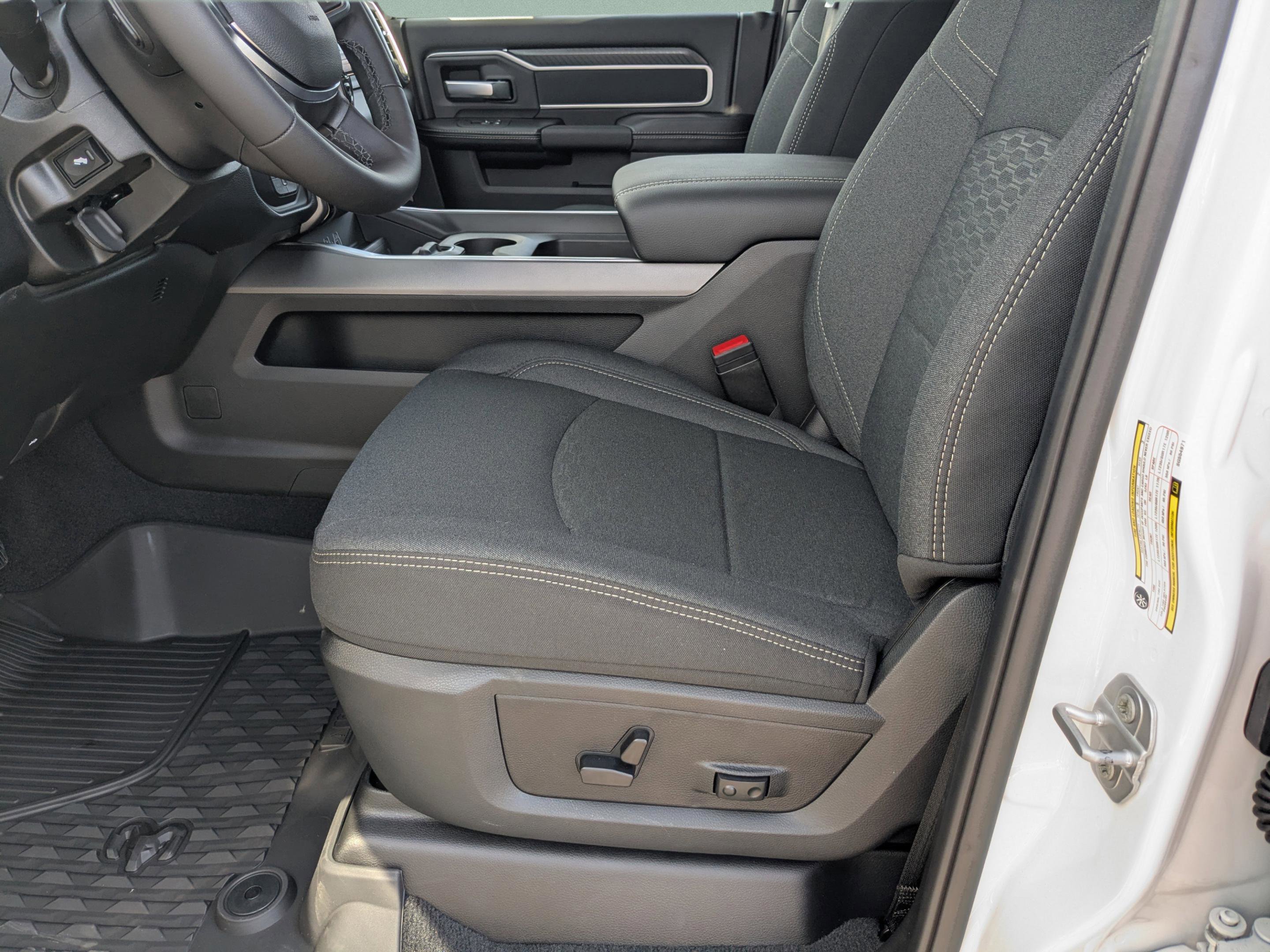 2025 Ram 3500 Big Horn photo 13