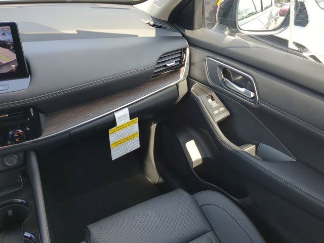 2025 Nissan Rogue Platinum photo 17