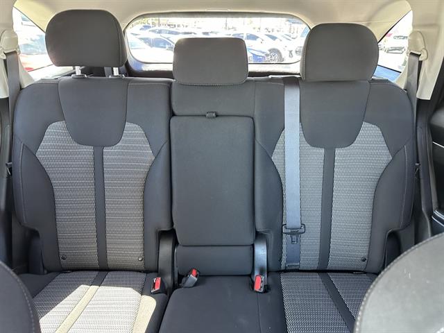 2022 Kia Sorento LX photo 11