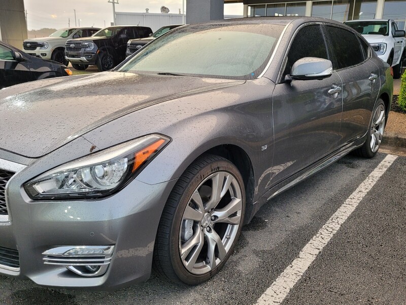 2018 Infiniti Q70 Luxe photo 5
