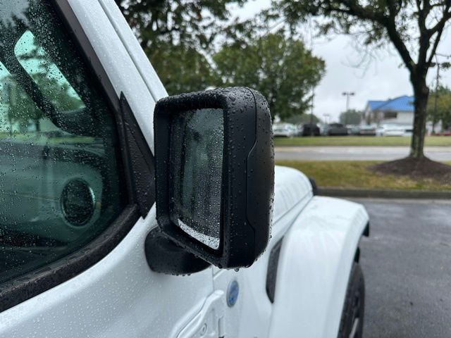 2024 Jeep Wrangler Sahara 4xe photo 10