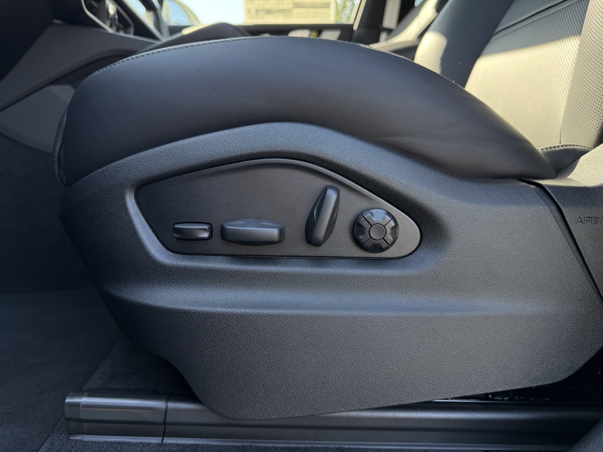 2025 Porsche Cayenne E-Hybrid Coupe photo 24