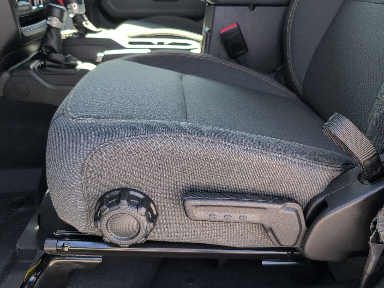 2025 Jeep Gladiator Sport S photo 4