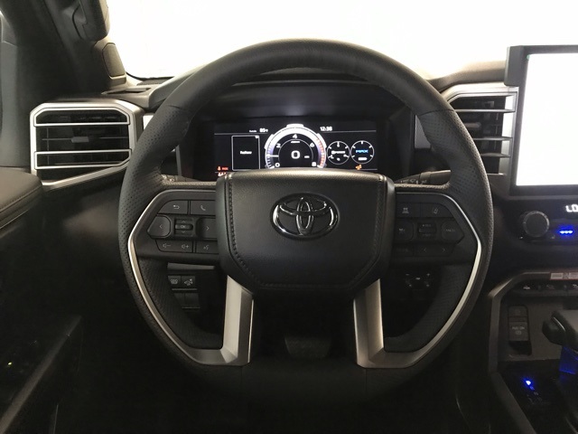 2025 Toyota Tundra Limited CrewMax photo 17