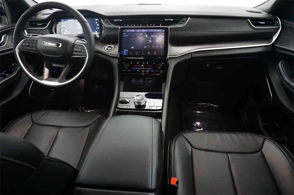 2024 Jeep Cherokee Base photo 14