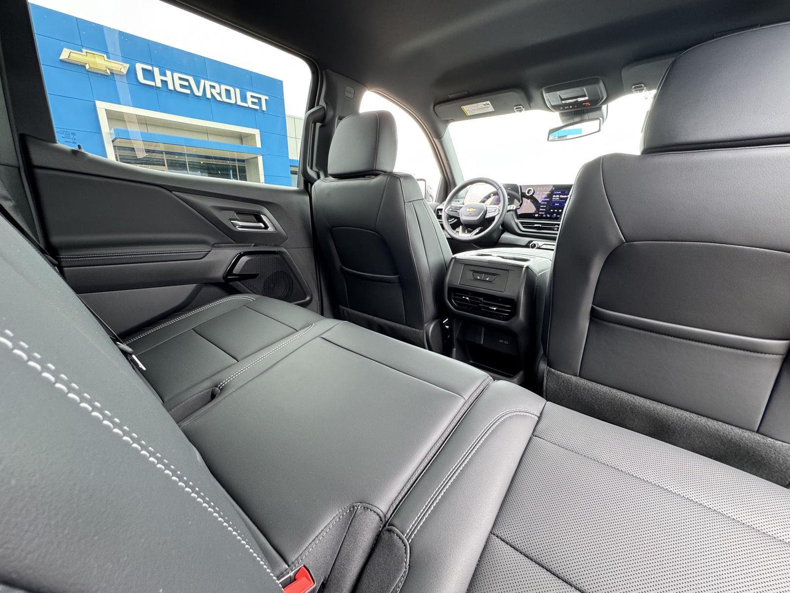 2025 Chevrolet Silverado EV LT photo 4
