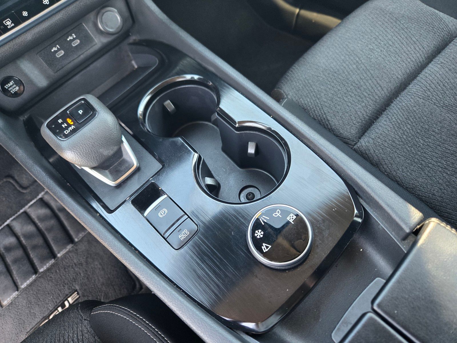 2024 Nissan Rogue SV photo 16