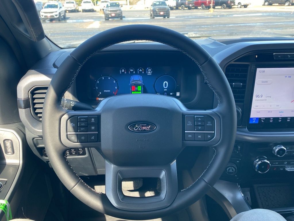 2025 Ford F-150 XLT photo 13