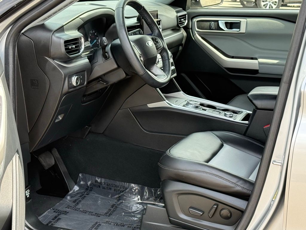 2022 Ford Explorer XLT photo 6
