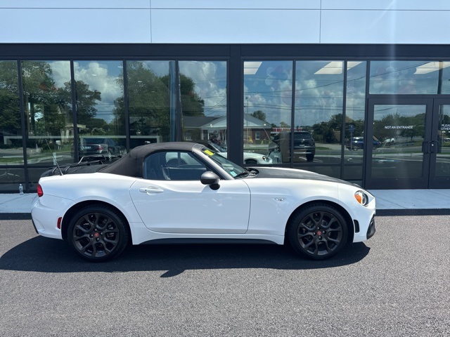2017 Fiat 124 Spider Abarth photo 2