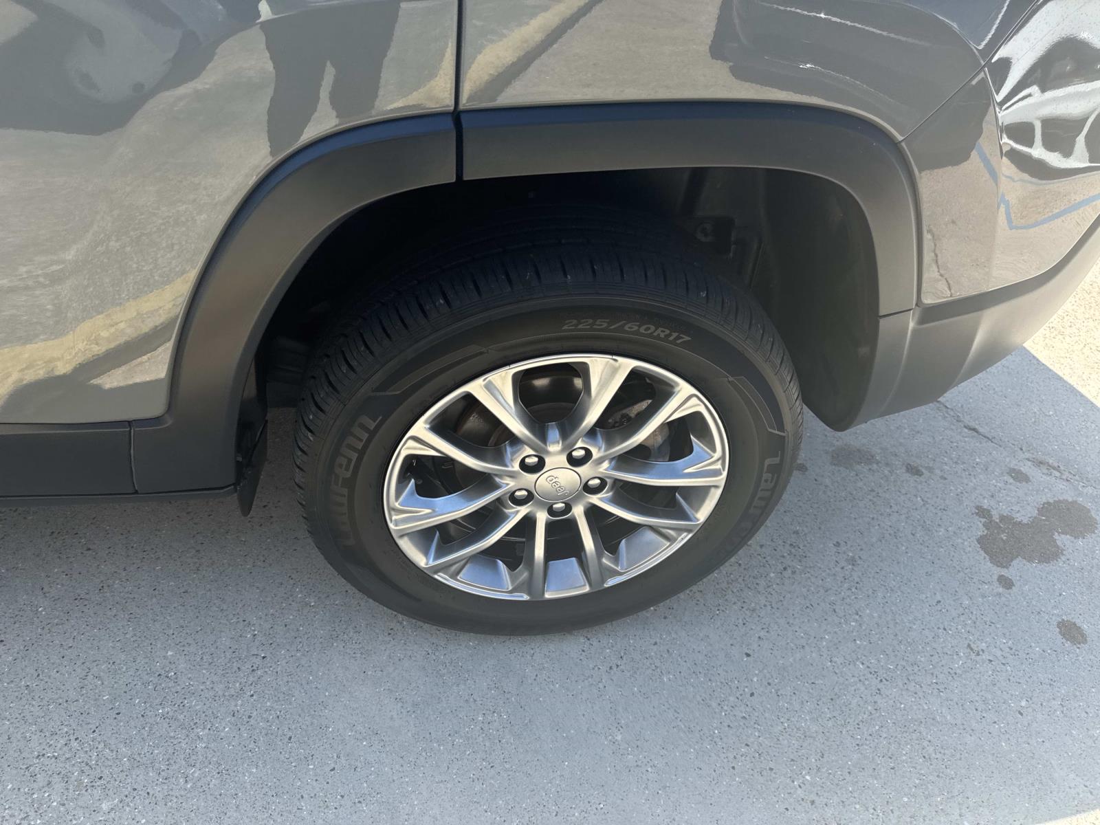 2020 Jeep Cherokee Latitude photo 3