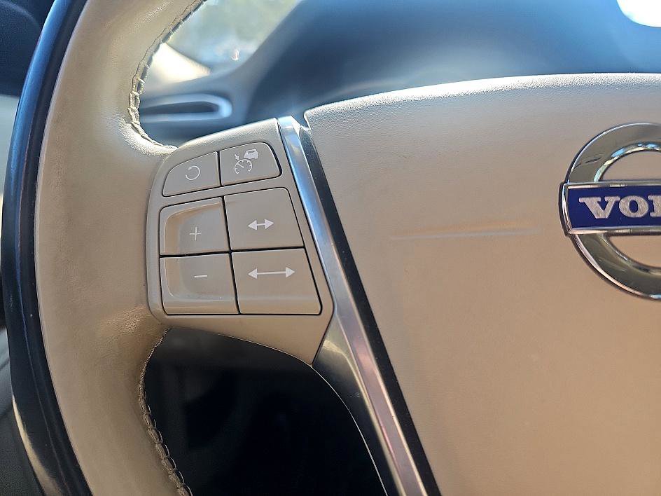 2015 Volvo XC70 T6 Platinum photo 14