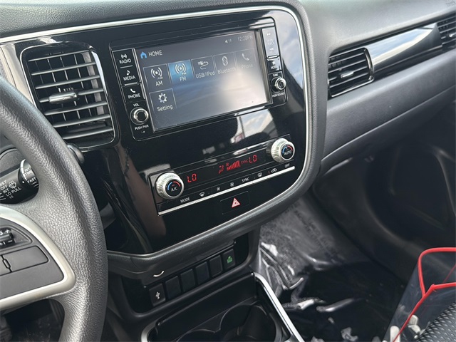 2020 Mitsubishi Outlander ES photo 12
