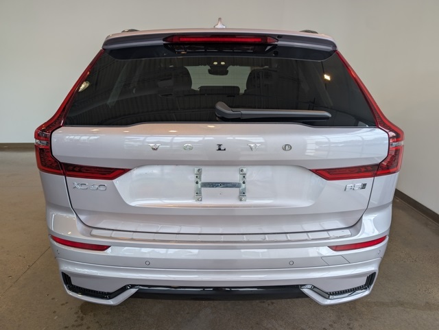 2026 Volvo XC60 B5 Plus photo 4