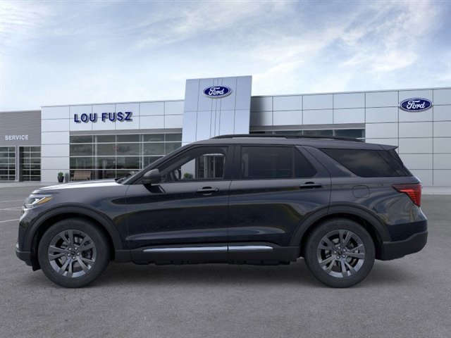 2025 Ford Explorer photo 2