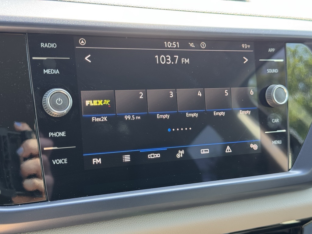 2023 Volkswagen Taos SE photo 23