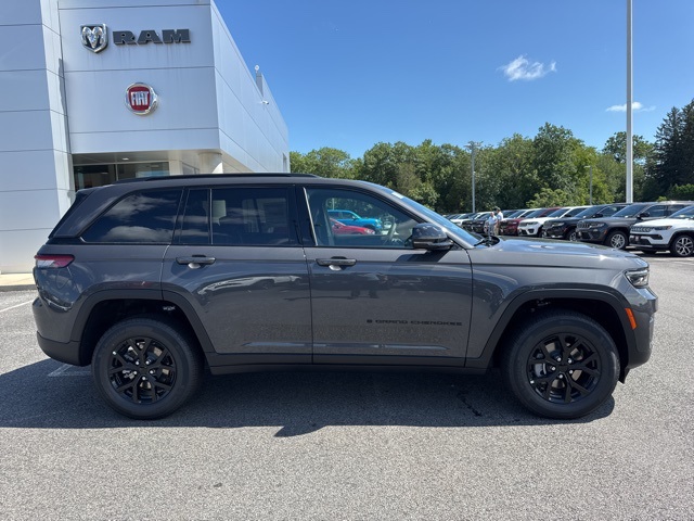 2025 Toyota RAV4 LE photo 2