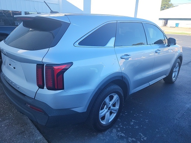 2021 Kia Sorento LX photo 3