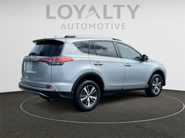 2017 Toyota RAV4 XLE photo 5