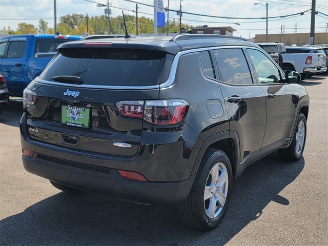 2022 Jeep Compass Latitude photo 2