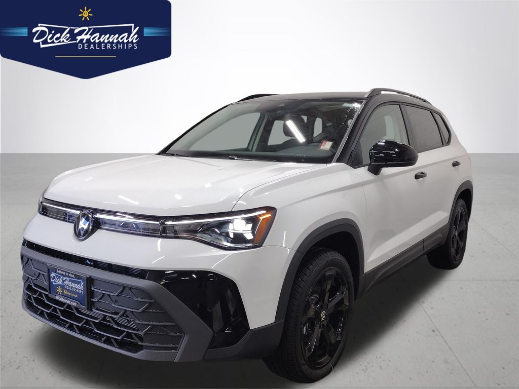 2025 Volkswagen Taos SE Black's photo