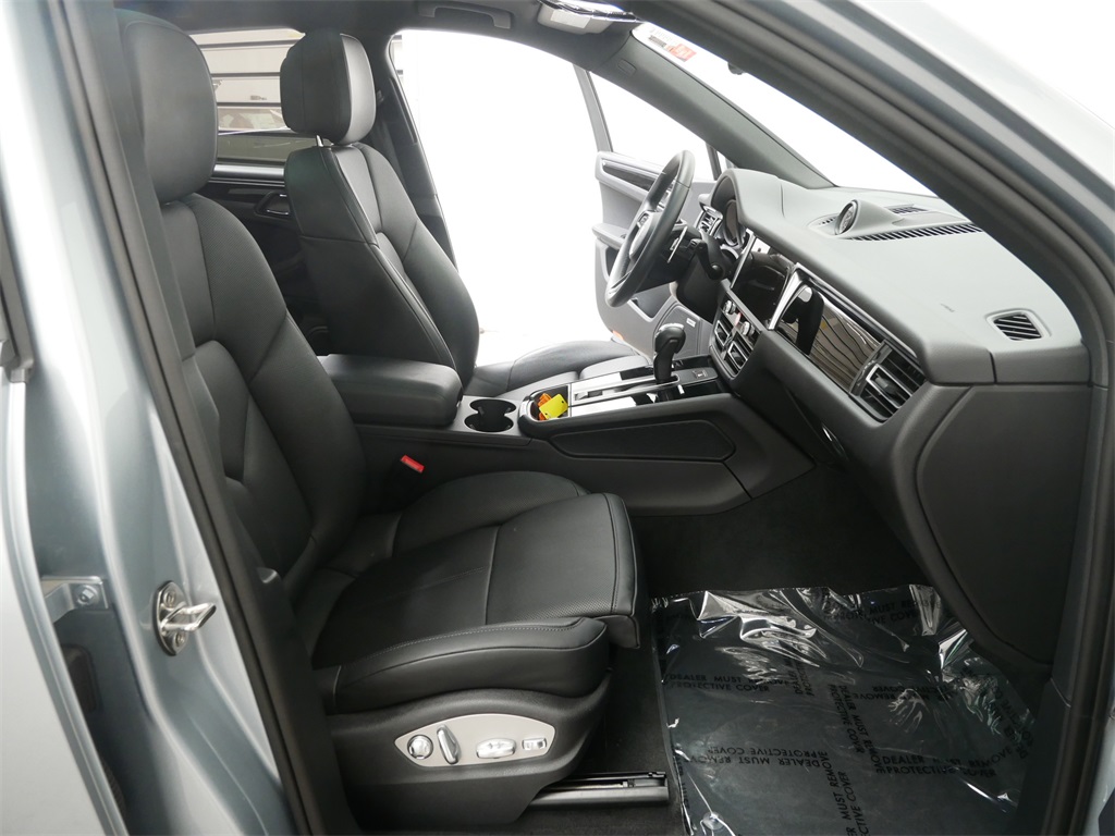2024 Porsche Macan T photo 23