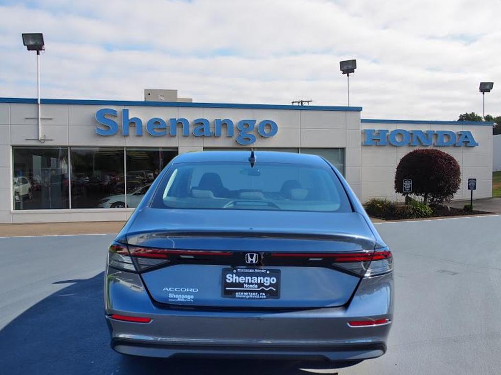 2025 Honda Accord LX photo 4