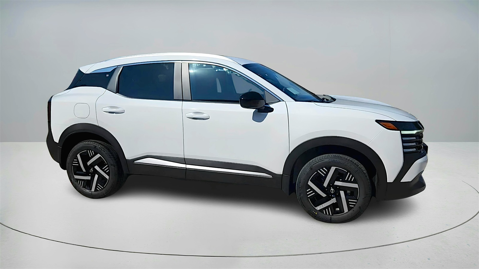 2026 Nissan Kicks SV photo 2