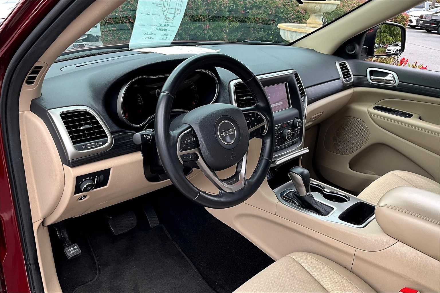 2021 Jeep Grand Cherokee Laredo E photo 16