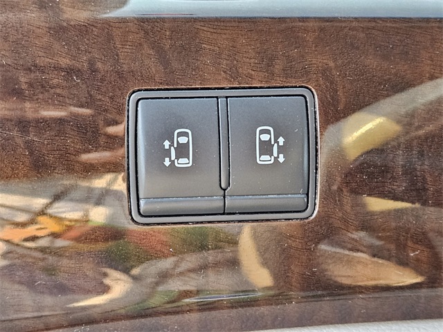 2014 Nissan Quest SV photo 28