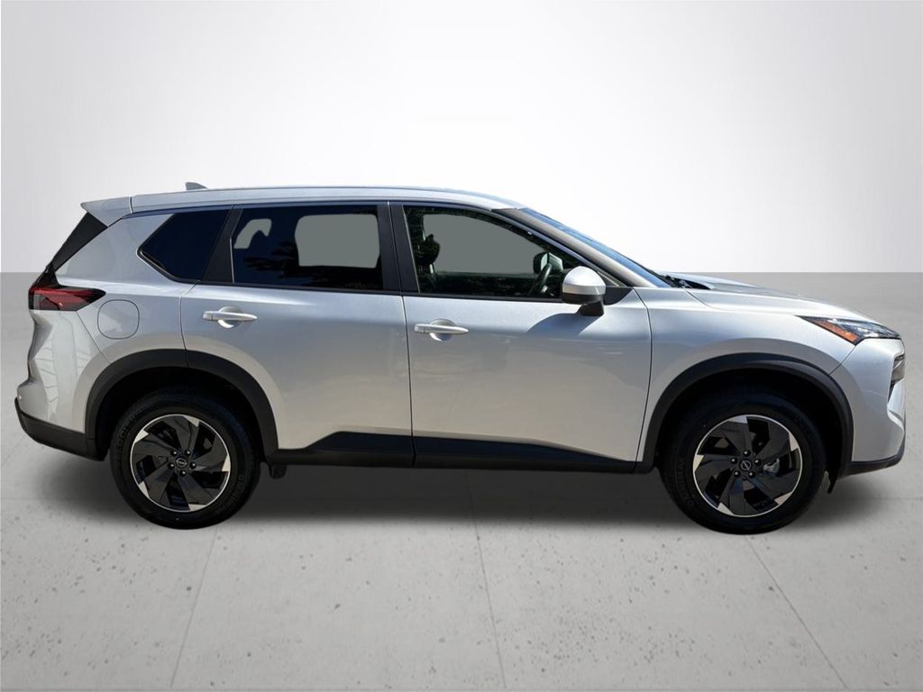 2024 Nissan Rogue SV photo 4