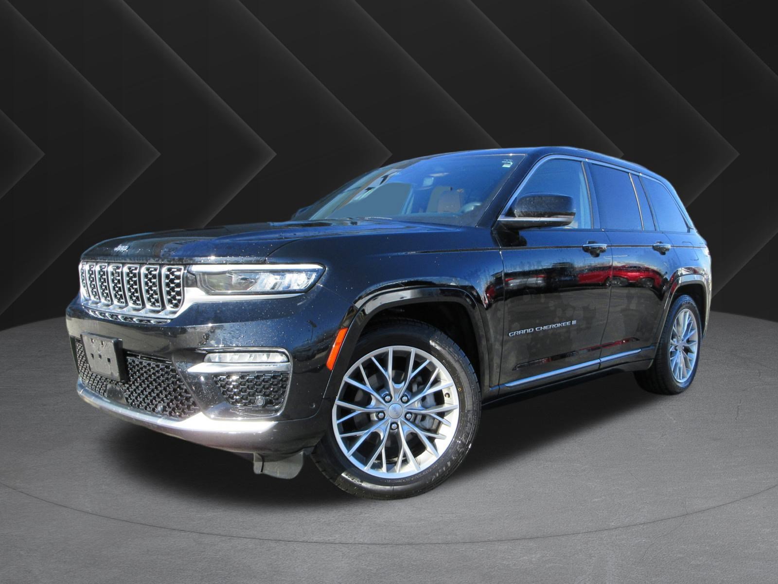 2023 Jeep Grand Cherokee Summit's photo