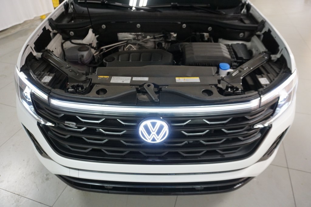 2025 Volkswagen Atlas Cross Sport SEL R-Line photo 31