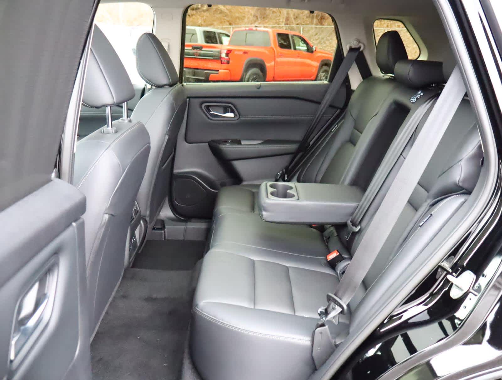 2025 Nissan Rogue SL photo 9