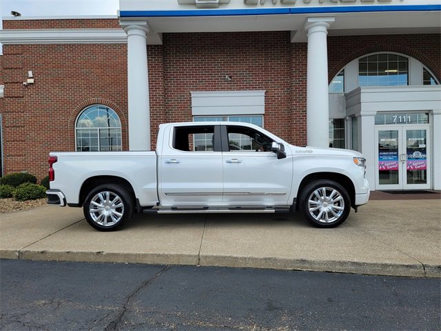 2023 Chevrolet Silverado 1500 High Country photo 3