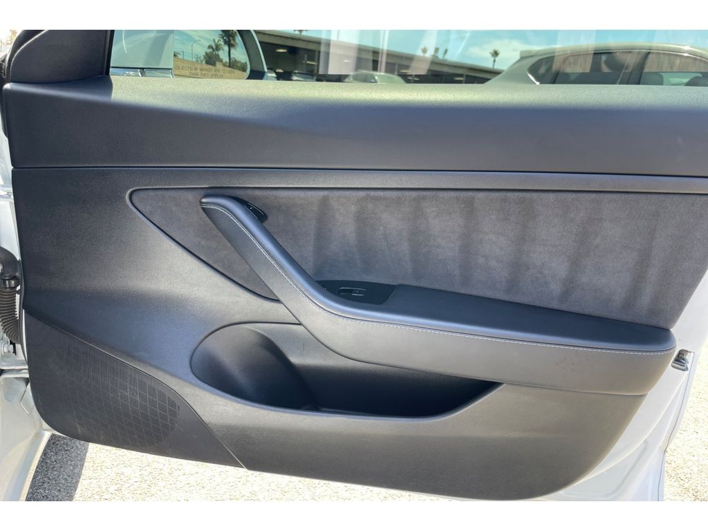 2020 Tesla Model 3 Standard Range photo 18