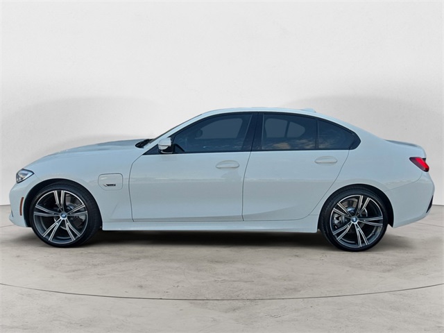 2022 Bmw 330e 3-Series photo 2