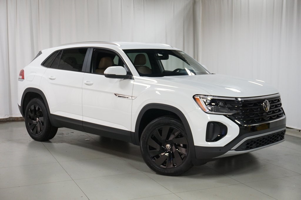 2025 Volkswagen Atlas Cross Sport SE Technology photo 2