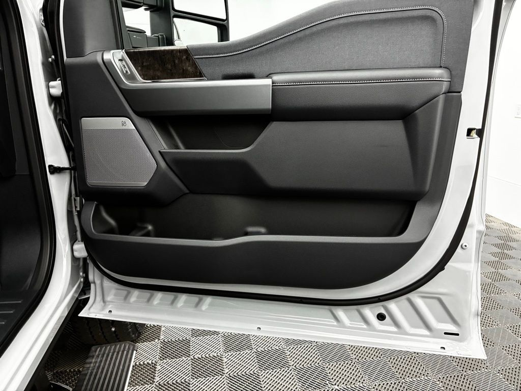 2026 Ford F-350 Lariat photo 30
