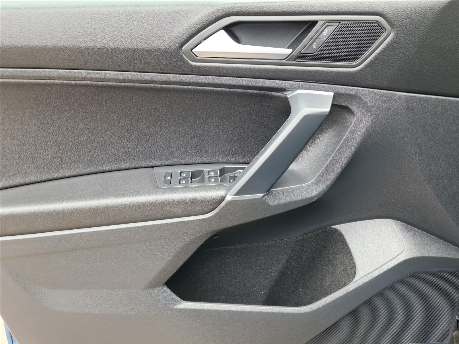 2020 Volkswagen Tiguan SE photo 7