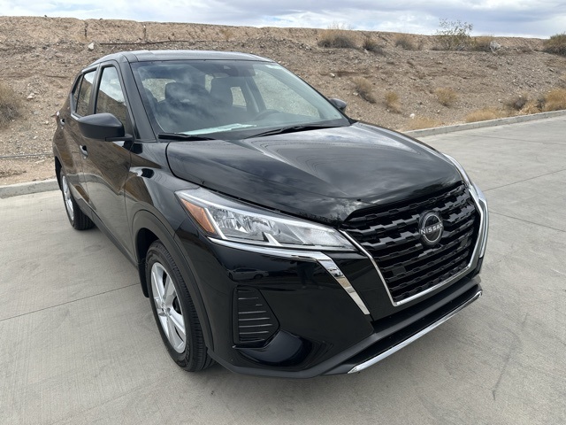 2025 Nissan Kicks Play S photo 3